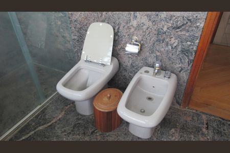 Casa à venda com 652m², 5 quartos e 5 vagasSuíte