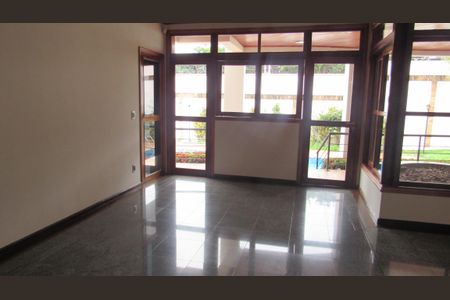 Casa à venda com 652m², 5 quartos e 5 vagasSala