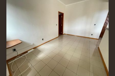 Casa à venda com 652m², 5 quartos e 5 vagasHall social