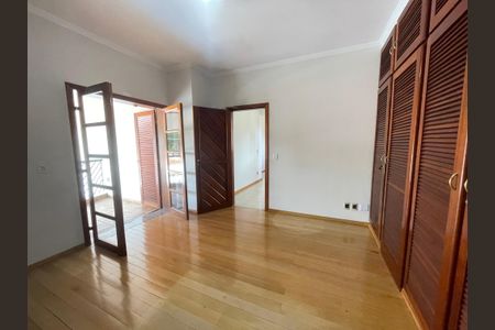Casa à venda com 652m², 5 quartos e 5 vagasSuíte