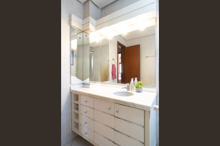 Casa de condomínio à venda com 166m², 3 quartos e 2 vagasBanheiro Social