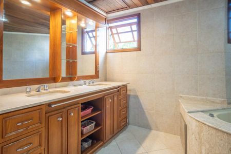 Casa de condomínio à venda com 166m², 3 quartos e 2 vagasBanheiro da Suíte