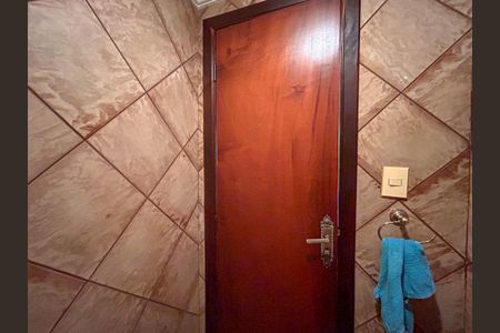 Apartamento à venda com 198m², 3 quartos e 4 vagas Apartamento à venda com 198m², 3 quartos e 4 vagasLavabo