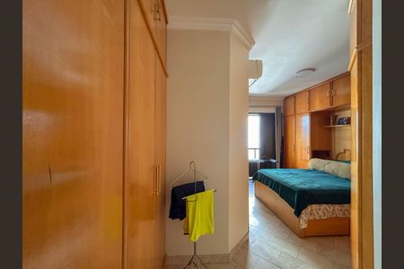 Apartamento à venda com 198m², 3 quartos e 4 vagas Apartamento à venda com 198m², 3 quartos e 4 vagasSuíte