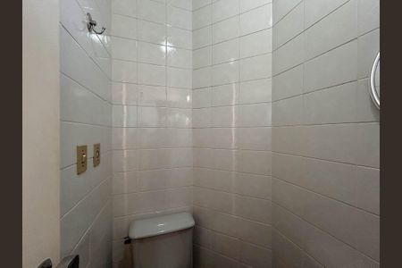 Apartamento à venda com 198m², 3 quartos e 4 vagas Apartamento à venda com 198m², 3 quartos e 4 vagasBanheiro de serviço