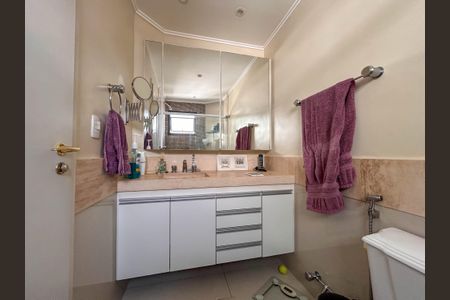 Apartamento à venda com 198m², 3 quartos e 4 vagas Apartamento à venda com 198m², 3 quartos e 4 vagasBanheiro da Suíte