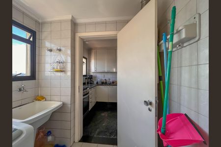 Apartamento à venda com 198m², 3 quartos e 4 vagas Apartamento à venda com 198m², 3 quartos e 4 vagasÁrea de Serviço