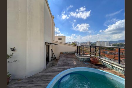 Apartamento à venda com 198m², 3 quartos e 4 vagas Apartamento à venda com 198m², 3 quartos e 4 vagasPiscina