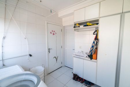 Apartamento à venda com 204m², 4 quartos e 4 vagas Apartamento à venda com 204m², 4 quartos e 4 vagasÁrea de Serviço