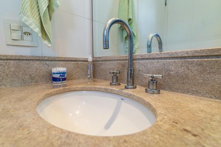 Apartamento à venda com 204m², 4 quartos e 4 vagas Apartamento à venda com 204m², 4 quartos e 4 vagasBanheiro da Suíte 2