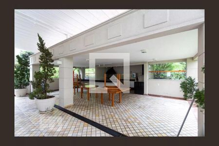 Apartamento à venda com 204m², 4 quartos e 4 vagas Apartamento à venda com 204m², 4 quartos e 4 vagasÁrea comum - Churrasqueira