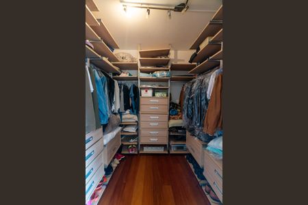 Apartamento à venda com 204m², 4 quartos e 4 vagas Apartamento à venda com 204m², 4 quartos e 4 vagasCloset da Suite 1