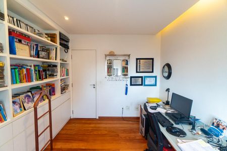 Apartamento à venda com 204m², 4 quartos e 4 vagas Apartamento à venda com 204m², 4 quartos e 4 vagasSuíte 4