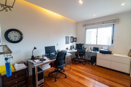 Apartamento à venda com 204m², 4 quartos e 4 vagas Apartamento à venda com 204m², 4 quartos e 4 vagasSuíte 4