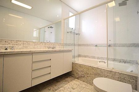 Apartamento à venda com 220m², 3 quartos e 5 vagas