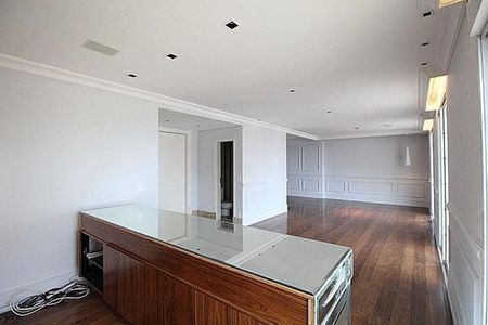 Apartamento à venda com 220m², 3 quartos e 5 vagas