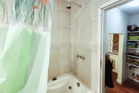 Apartamento à venda com 138m², 4 quartos e 1 vaga Apartamento à venda com 138m², 4 quartos e 1 vagaBanheiro da Suíte 1