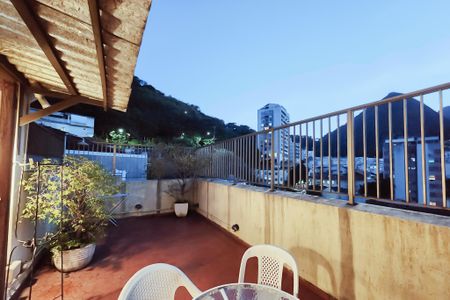 Apartamento à venda com 138m², 4 quartos e 1 vaga Apartamento à venda com 138m², 4 quartos e 1 vagaVaranda