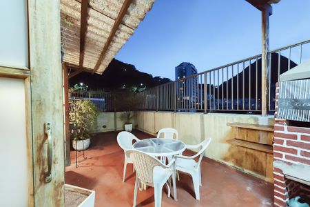 Apartamento à venda com 138m², 4 quartos e 1 vaga Apartamento à venda com 138m², 4 quartos e 1 vagaVaranda