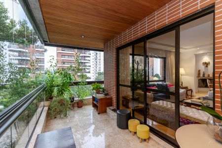 Apartamento à venda com 275m², 4 quartos e 7 vagas Apartamento à venda com 275m², 4 quartos e 7 vagasVaranda da Sala