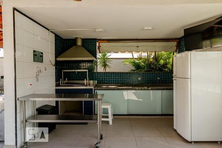 Apartamento à venda com 165m², 4 quartos e 3 vagas Apartamento à venda com 165m², 4 quartos e 3 vagasÁrea comum - Churrasqueira