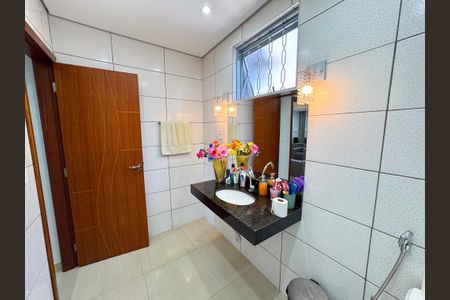 Casa à venda com 250m², 3 quartos e 3 vagasBanheiro