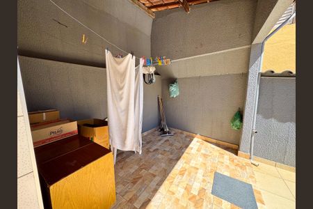 Casa à venda com 250m², 3 quartos e 3 vagasÁrea de Serviço