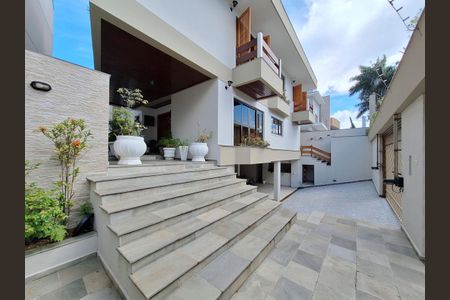 Casa à venda com 311m², 4 quartos e 6 vagasEntrada