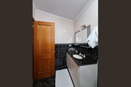 Casa à venda com 311m², 4 quartos e 6 vagasBanheiro Quarto 1