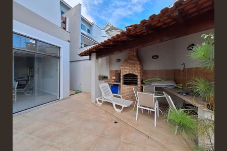 Casa à venda com 311m², 4 quartos e 6 vagasPiscina