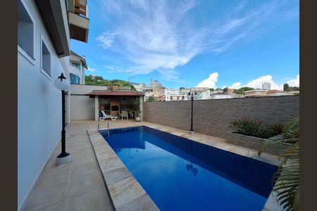 Casa à venda com 311m², 4 quartos e 6 vagasPiscina