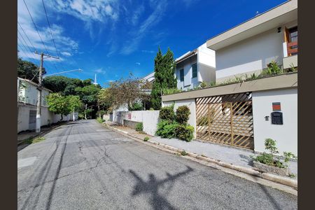 Casa à venda com 311m², 4 quartos e 6 vagasVista da Rua