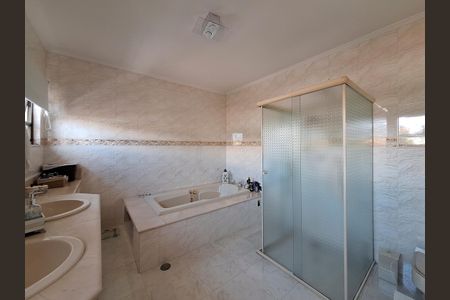 Casa à venda com 311m², 4 quartos e 6 vagasBanheiro Quarto 4