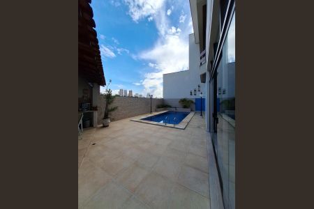 Casa à venda com 311m², 4 quartos e 6 vagasPiscina