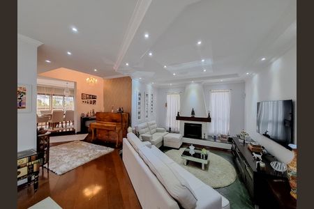 Casa à venda com 311m², 4 quartos e 6 vagasSala