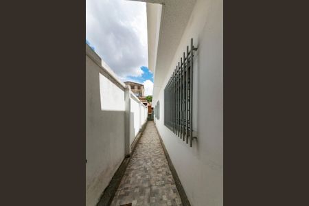 Casa à venda com 250m², 4 quartos e 4 vagas Casa à venda com 250m², 4 quartos e 4 vagasCorredor