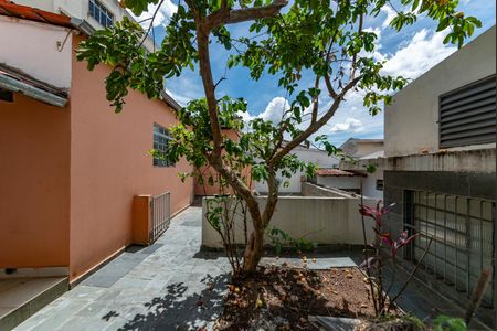Casa à venda com 250m², 4 quartos e 4 vagas Casa à venda com 250m², 4 quartos e 4 vagasQuintal