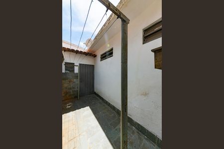 Casa à venda com 250m², 4 quartos e 4 vagas Casa à venda com 250m², 4 quartos e 4 vagasCorredor