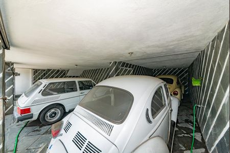 Casa à venda com 250m², 4 quartos e 4 vagas Casa à venda com 250m², 4 quartos e 4 vagasGaragem