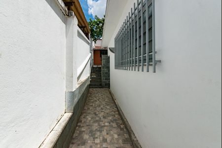 Casa à venda com 250m², 4 quartos e 4 vagas Casa à venda com 250m², 4 quartos e 4 vagasCorredor