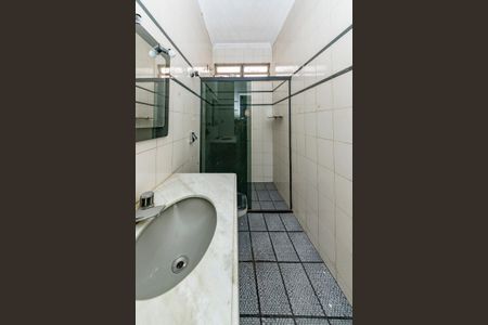 Casa à venda com 250m², 4 quartos e 4 vagas Casa à venda com 250m², 4 quartos e 4 vagasBanheiro Social