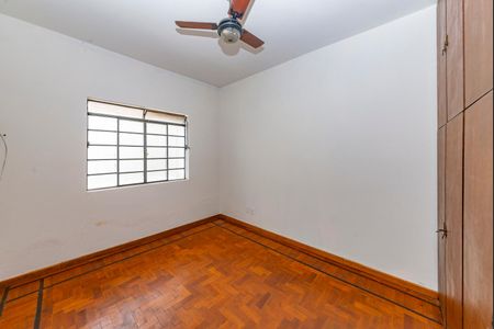 Casa à venda com 250m², 4 quartos e 4 vagas Casa à venda com 250m², 4 quartos e 4 vagasQuarto 3
