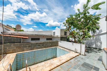 Casa à venda com 250m², 4 quartos e 4 vagas Casa à venda com 250m², 4 quartos e 4 vagasPiscina