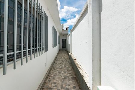 Casa à venda com 250m², 4 quartos e 4 vagas Casa à venda com 250m², 4 quartos e 4 vagasCorredor