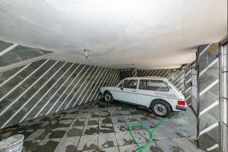 Casa à venda com 250m², 4 quartos e 4 vagas Casa à venda com 250m², 4 quartos e 4 vagasGaragem