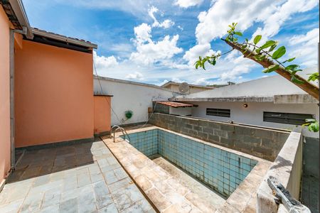 Casa à venda com 250m², 4 quartos e 4 vagas Casa à venda com 250m², 4 quartos e 4 vagasPiscina