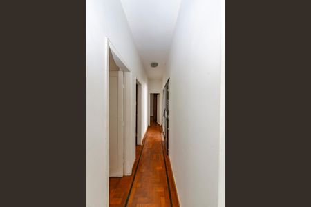 Casa à venda com 250m², 4 quartos e 4 vagas Casa à venda com 250m², 4 quartos e 4 vagasCorredor