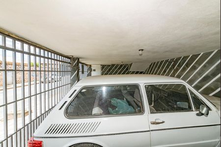 Casa à venda com 250m², 4 quartos e 4 vagas Casa à venda com 250m², 4 quartos e 4 vagasGaragem