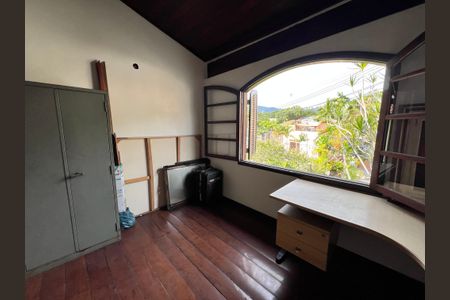 Casa à venda com 700m², 4 quartos e 2 vagas Casa à venda com 700m², 4 quartos e 2 vagasSala