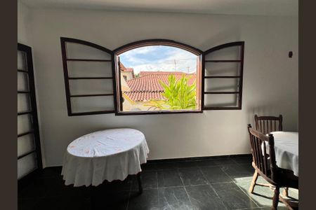 Casa à venda com 700m², 4 quartos e 2 vagas Casa à venda com 700m², 4 quartos e 2 vagasSala de Jantar